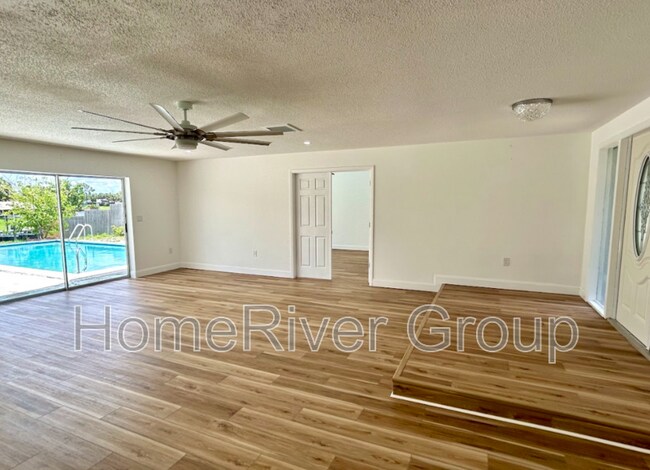 Building Photo - 565 Clearview Dr