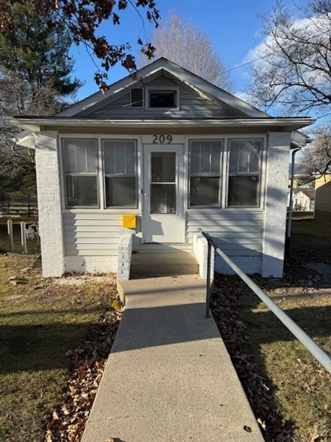 Building Photo - 209 Taylor St