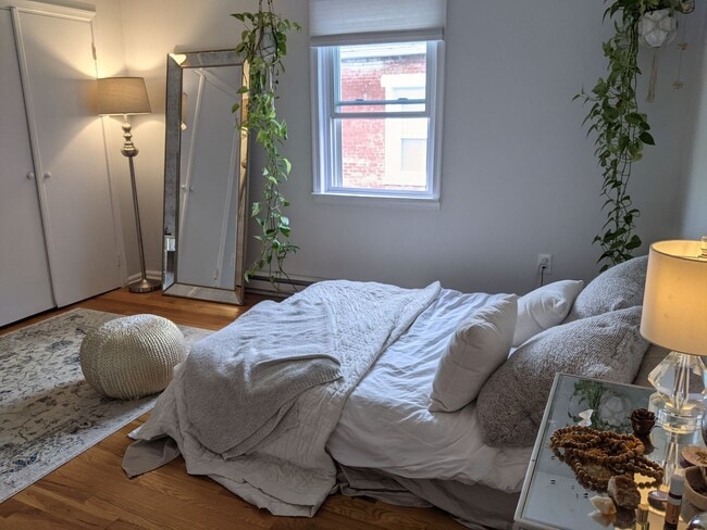 Foto del edificio - Riverview Apartments -Renovated large 1 BR...
