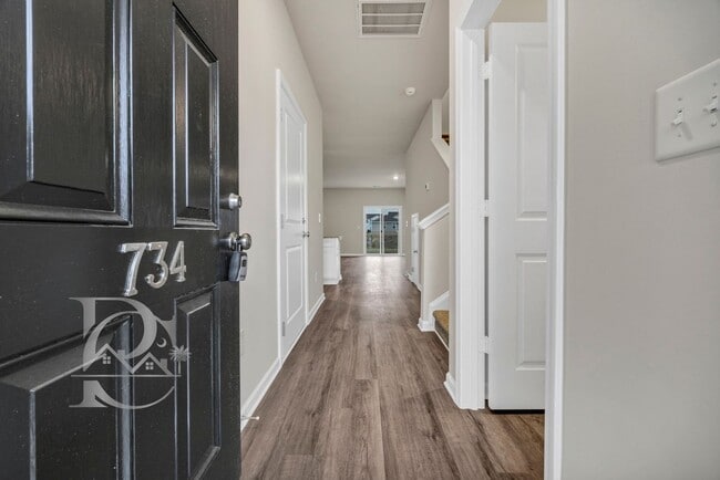 Foto del edificio - BRAND NEW TOWNHOUSE IN SE COLUMBIA