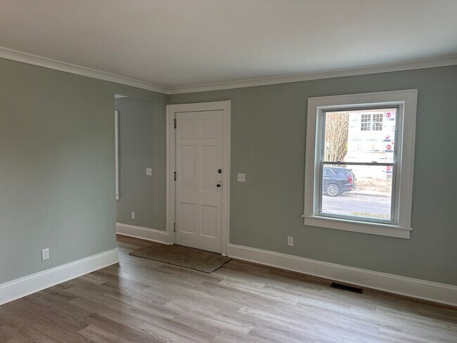 Foto del edificio - Beautifully Remodeled 4-bedroom Cape Cod -...