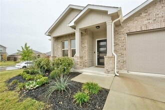 Building Photo - 15400 Summer Ray Dr