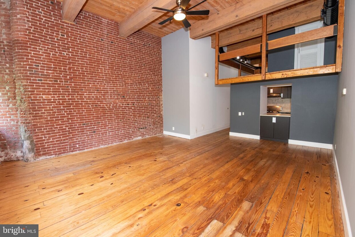 Primary Photo - 309 Arch St