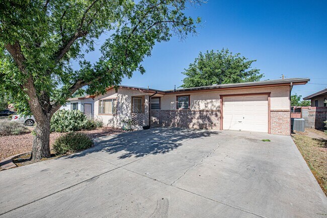 Foto del edificio - 4 Bedroom 2 Bathroom