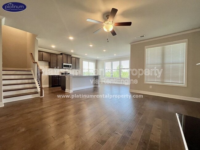 Building Photo - 2360 Manor Pointe Dr