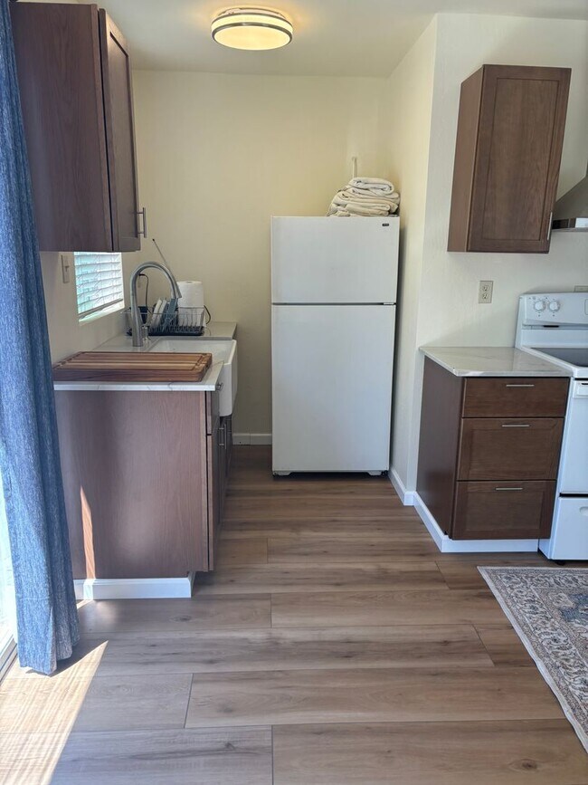 Foto del edificio - Large Renovated Studio on Large Lot