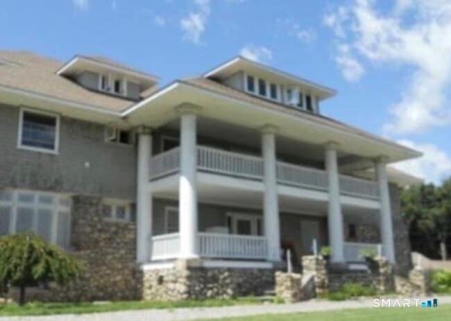 Building Photo - 31 State Line Hill Rd