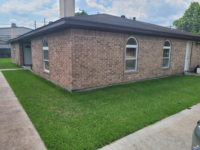 Dúplex en alquiler. Barrio tranquilo en el noroeste de Houston. - 4023 Springmeadows St