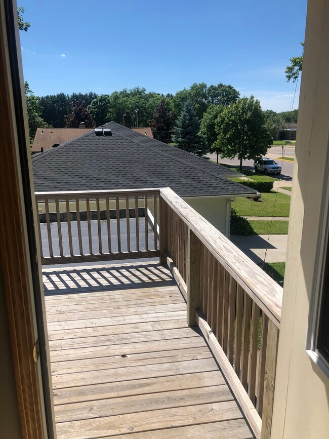 152 8th St Unit 3 Upper North, Reedsburg, WI 53959 Room for Rent