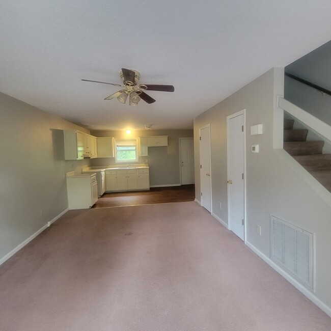 Building Photo - 408 Memorial Park Dr