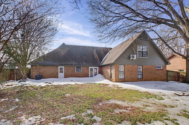 Building Photo - 6868 W Fox Horse Cove