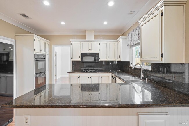 Foto del edificio - 606 Roscommon Pl