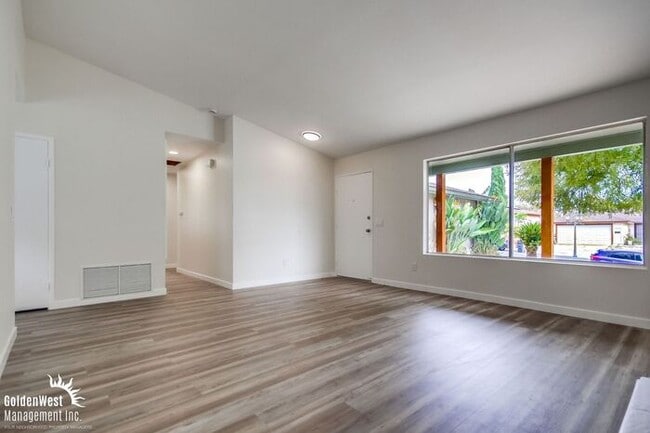 Foto del edificio - Charming 4Bdm 2Ba Home and Private Patio i...