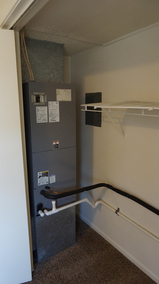 Foto del edificio - 1514 Sylvan Ln