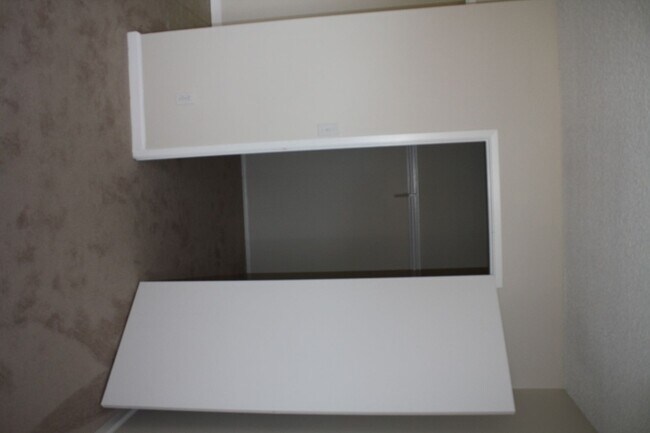 Foto del edificio - 2 Bedroom Condo for Rent