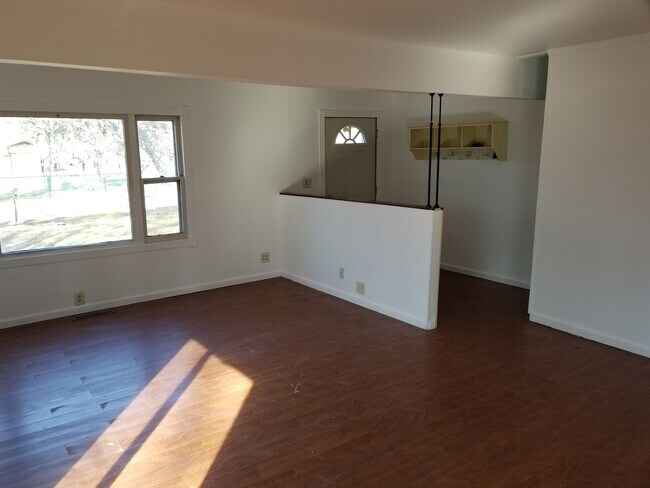 Building Photo - 25073 W Petite Ave