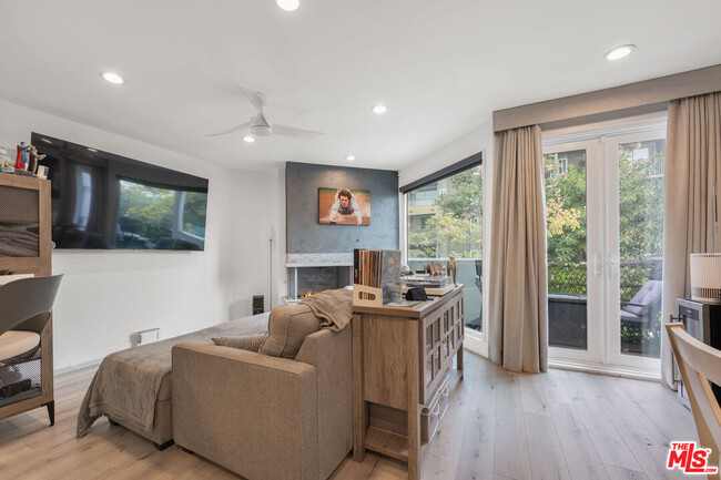 Building Photo - 8601 W Knl Dr