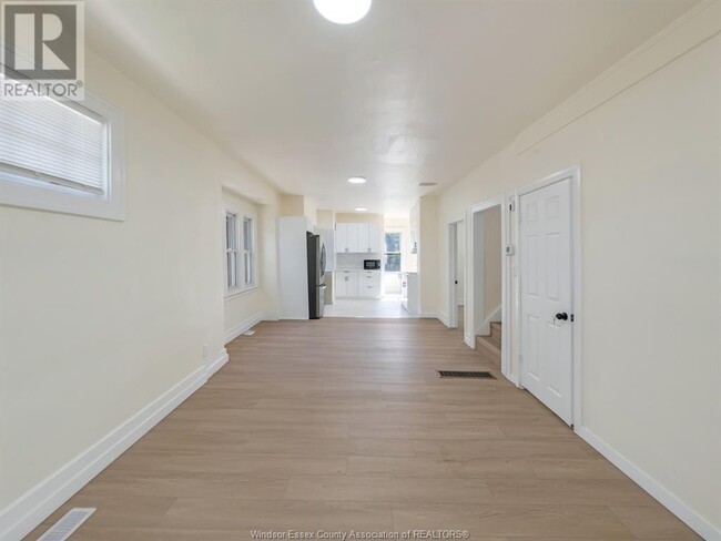 Photo du bâtiment - 1329 McKay Ave