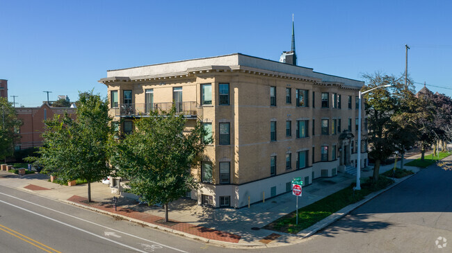 Building Photo - Iowa Flats