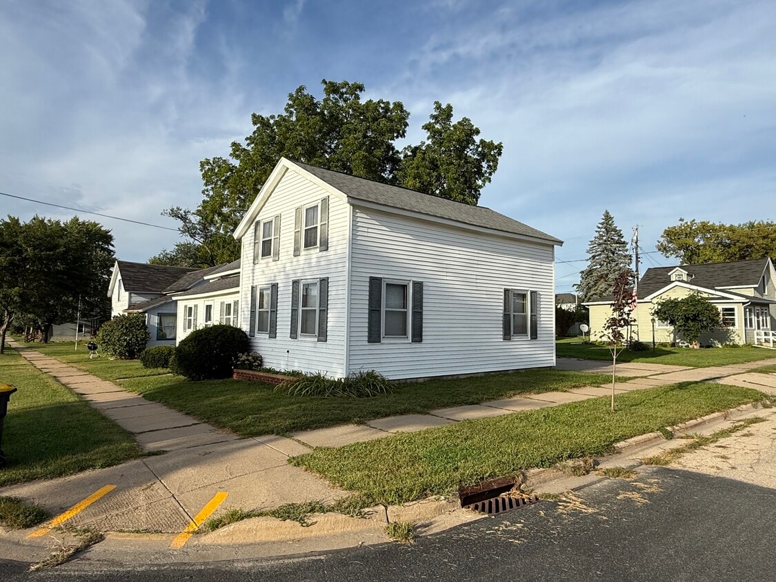 Building Photo - 620 Woodard Ave