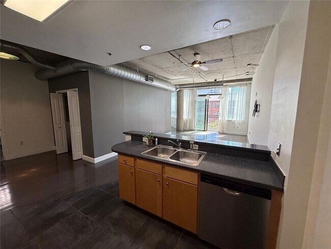Foto del edificio - 115 W Peachtree Pl NW