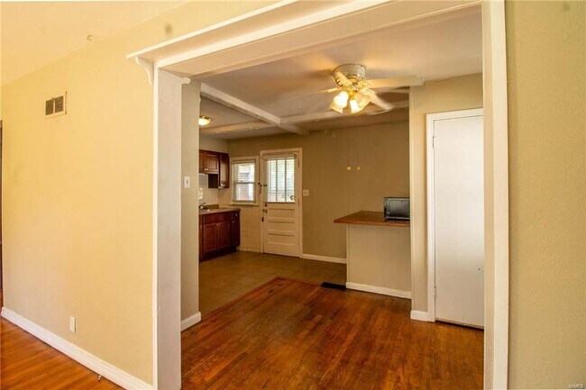Foto del edificio - Adorable 2 bedroom home in Overland