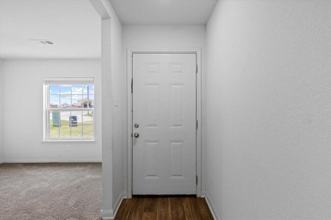 Building Photo - 625 Riverdale Dr