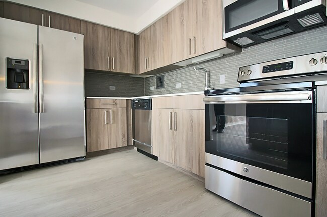 Building Photo - 910 S Ashland Ave