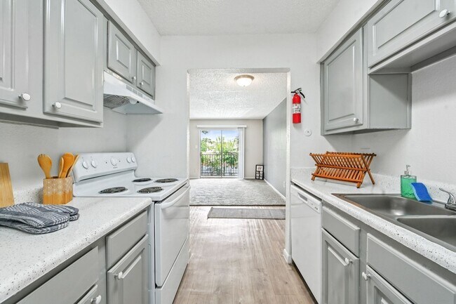 Building Photo - Pine Creek Apartments