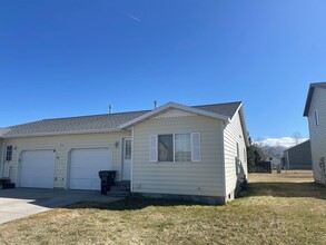 Building Photo - 810 Mantle Dr