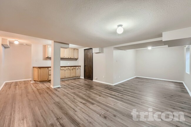 Foto del edificio - 6591 N Windmont Ave