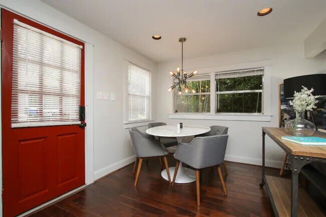 Building Photo - 1231 Yale St