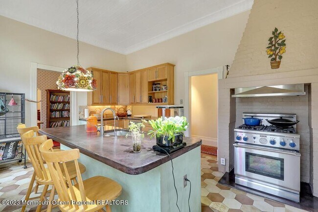 Building Photo - 489 Cedar Ave