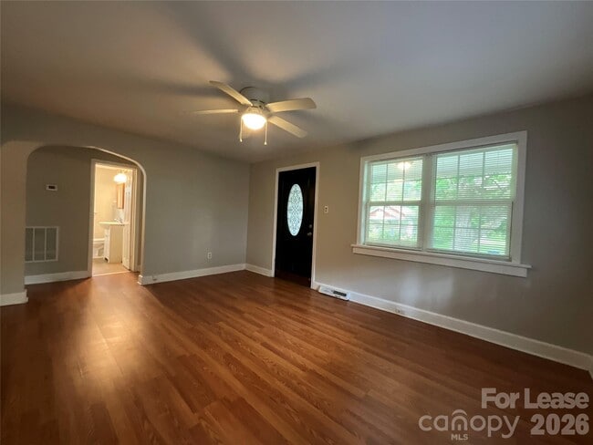 Building Photo - 419 W 14th St