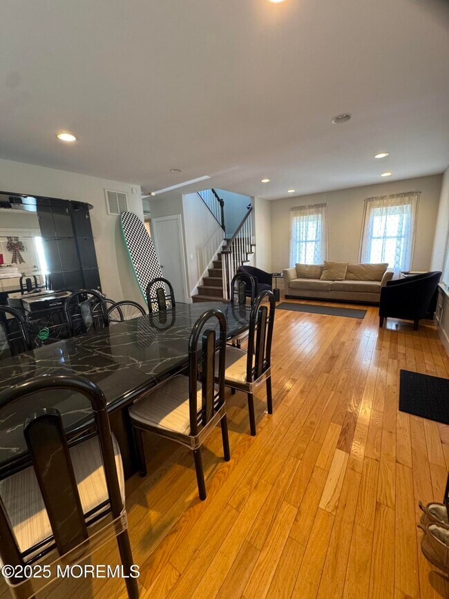 Foto del edificio - 106 Poplar Ave