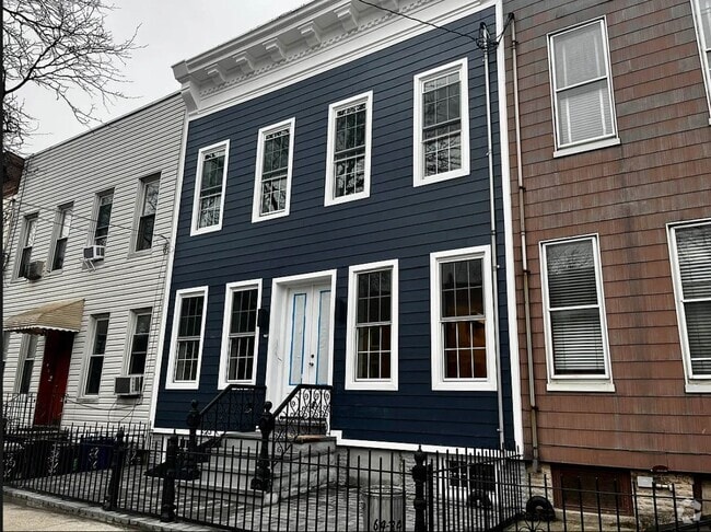 Building Photo - 6434 68th Ave