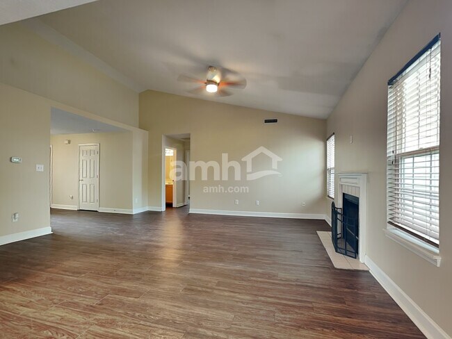 Building Photo - 3345 Crestwell Dr
