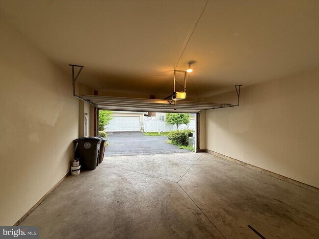 Foto del edificio - 1127 Gaither Rd