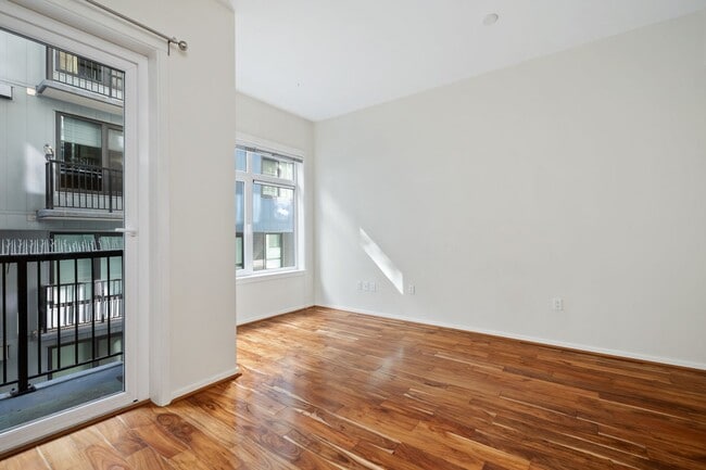 Building Photo - Beautiful Studio in Belltown