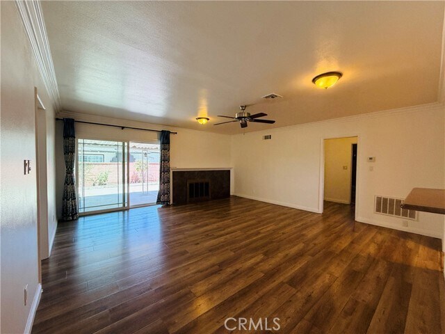 Foto del edificio - 1525 W Houston Ave