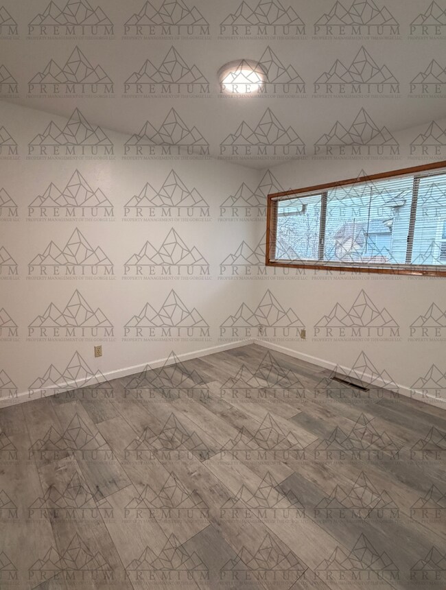 Foto del edificio - 9th St Triplex