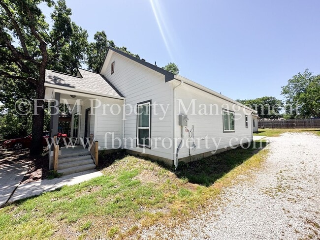 Building Photo - 427 Jannie St