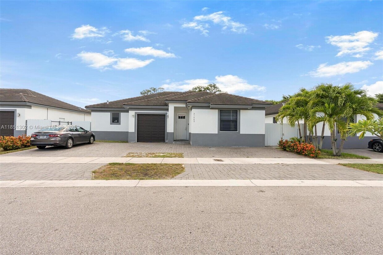 Foto principal - 21465 SW 125th Psge