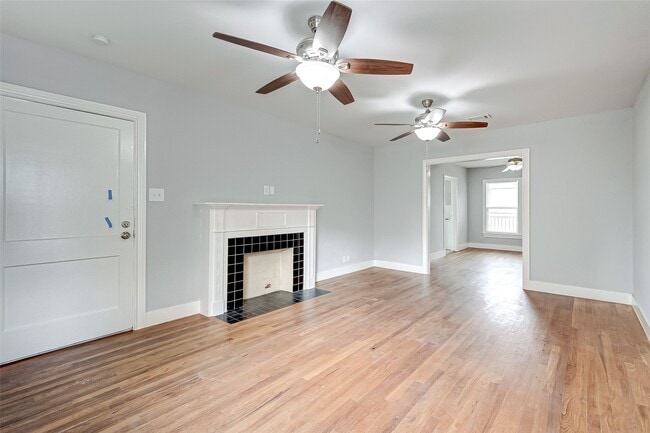 Building Photo - 1852 Sul Ross St