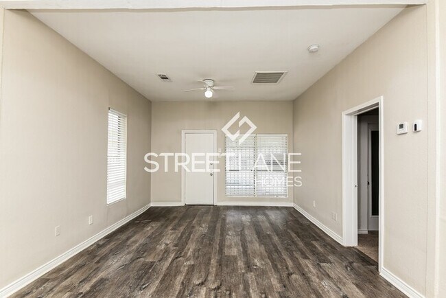 Building Photo - Charming 3 Bedroom in Fort Worth!