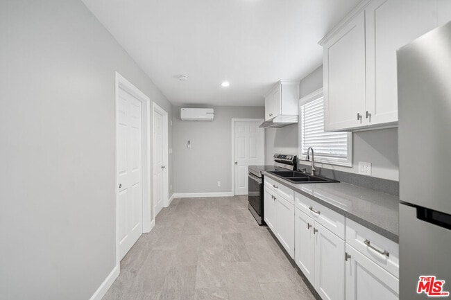 Foto del edificio - 1545 W 23rd St