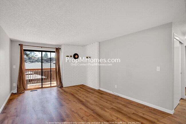 Building Photo - Spacious Duplex in Oak Grove - Fenced Yard!