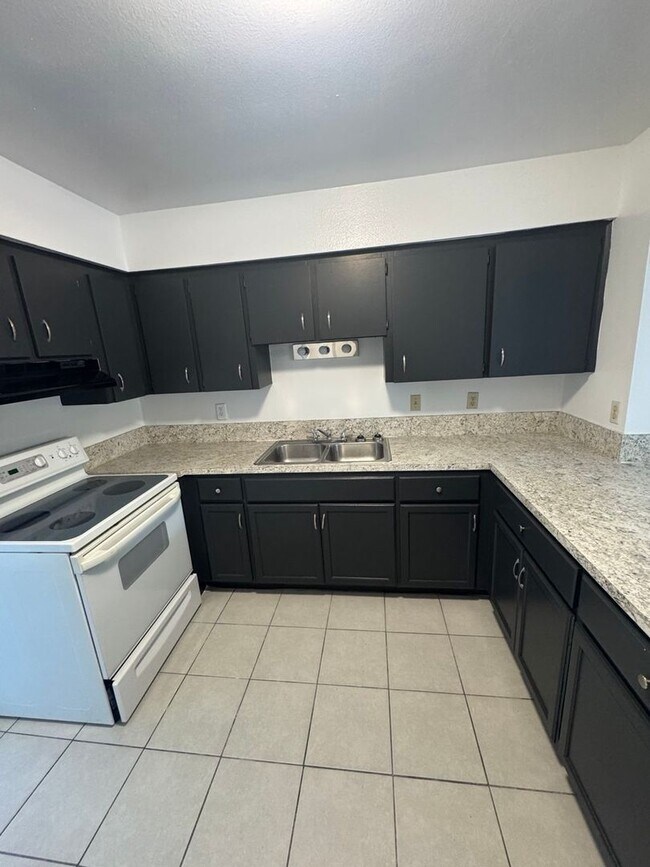 Foto del edificio - 620-622 Pineville Ln