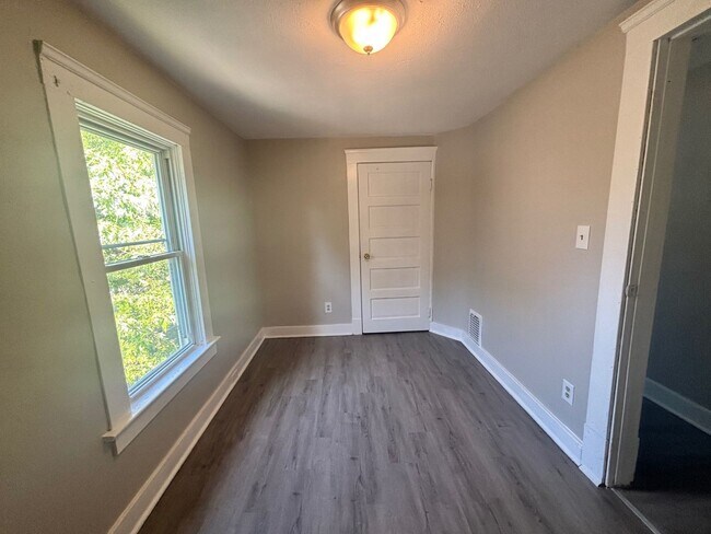 Foto del edificio - Charming 3-Bedroom Property in Prime Location (SECTION 8 VOUCHERS ACCEPTED)