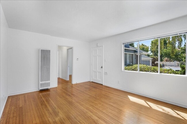 Photo - 3129 Fernside Blvd House